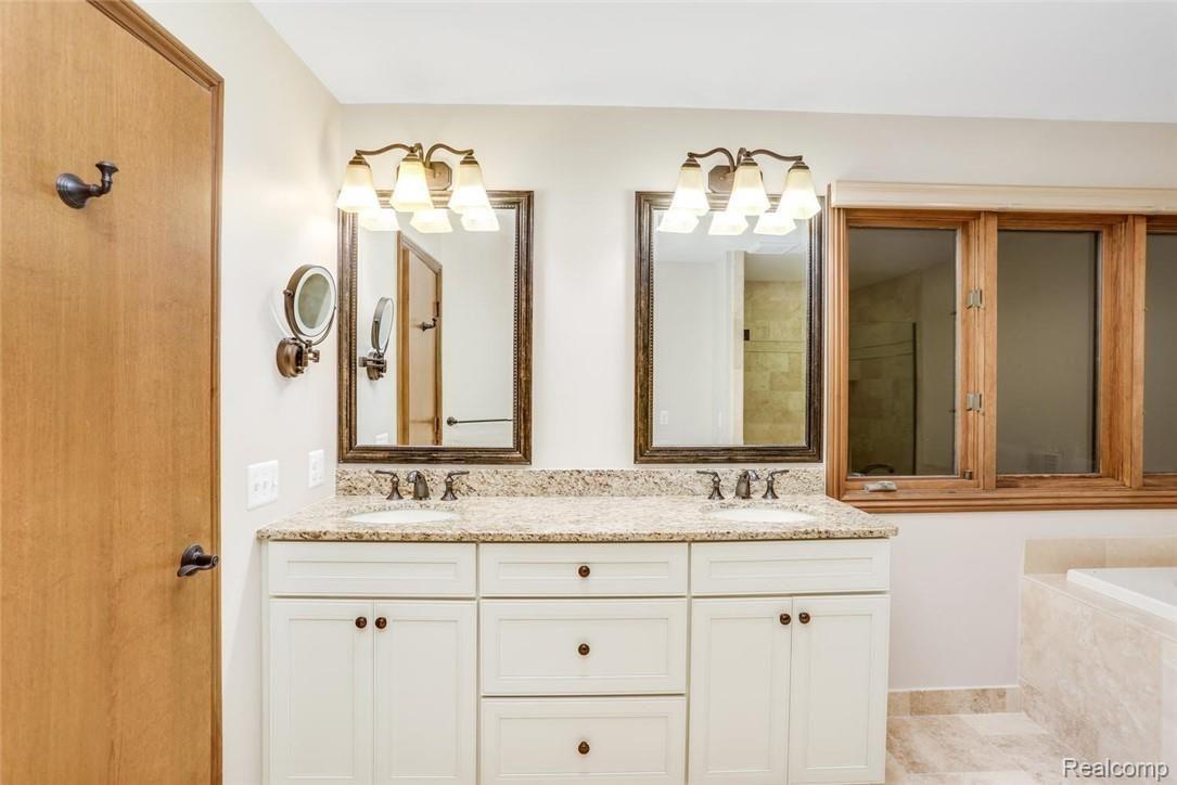 580 Carlo Court Rochester, MI 48309 - Photo 18 of 30 580 Carlo Ct Rochester Hills-large-021-19-580 Carlo Court Rochester-1498x1000-72dpi.jpg