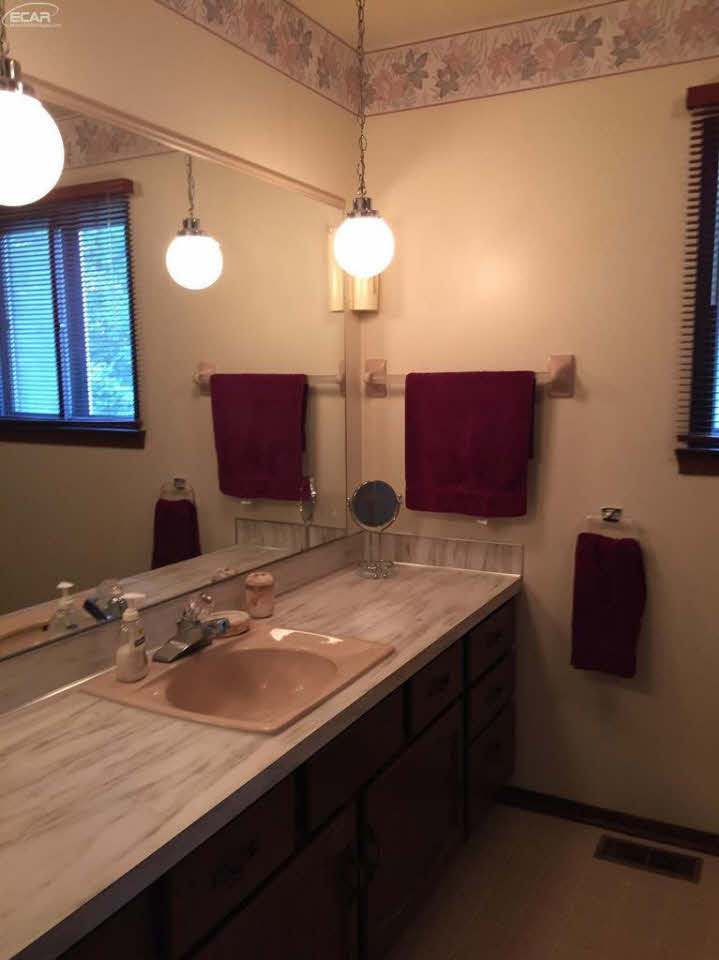 6176 Kings Shire Road Grand Blanc, MI 48439 - Photo 15 of 27 21320886-14.JPG