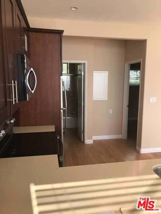 25164 Malibu Road, Unit D Malibu, CA 90265 - Photo 12 of 24 a view of living room