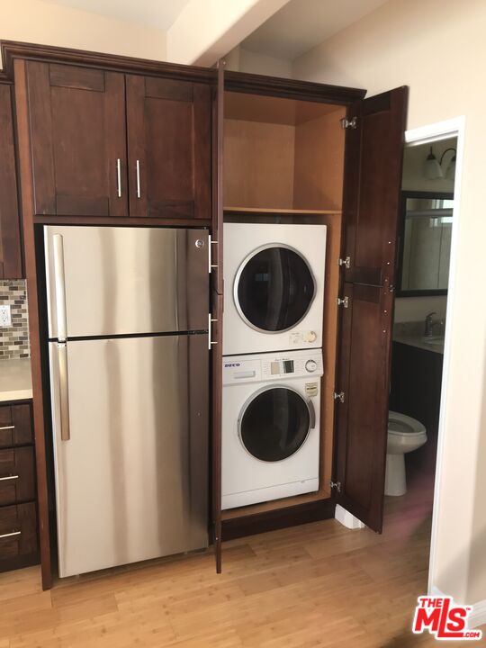 25164 Malibu Road, Unit D Malibu, CA 90265 - Photo 7 of 24 a utility room with dryer and washer
