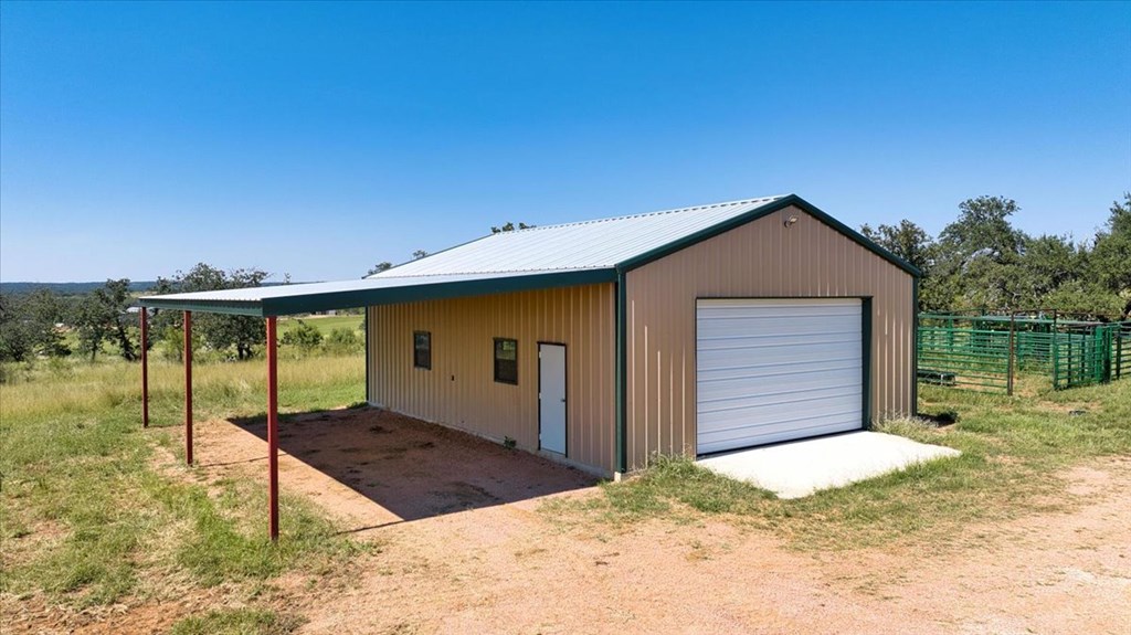 4773 Behrens School Road Fredonia, TX 76842 - Photo 8 of 27 a backyard of a house