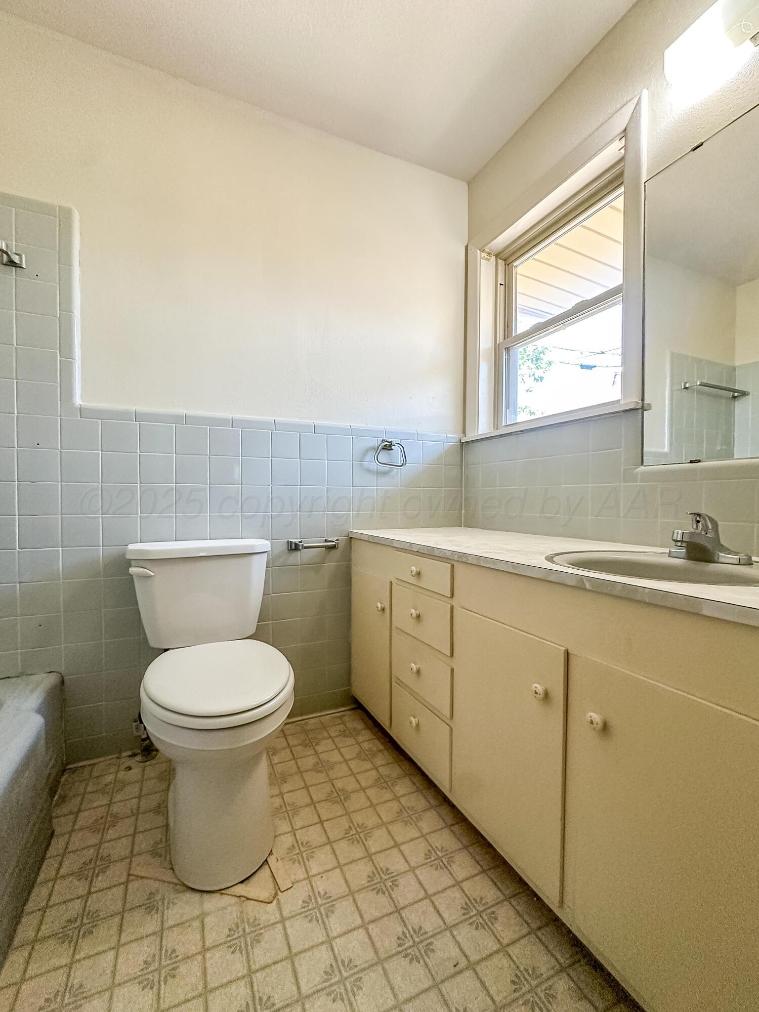 1705 Takewell Street Borger, TX 79007 - Photo 16 of 26 IMG_8640