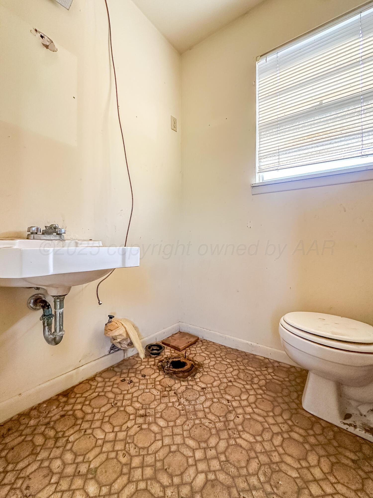 1705 Takewell Street Borger, TX 79007 - Photo 22 of 26 IMG_8661