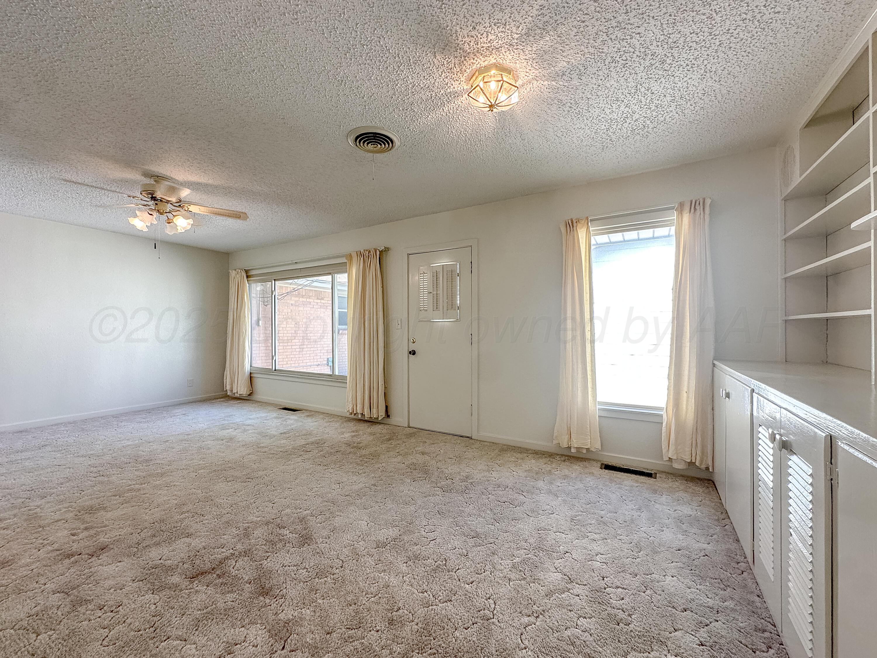 1705 Takewell Street Borger, TX 79007 - Photo 5 of 26 IMG_8616