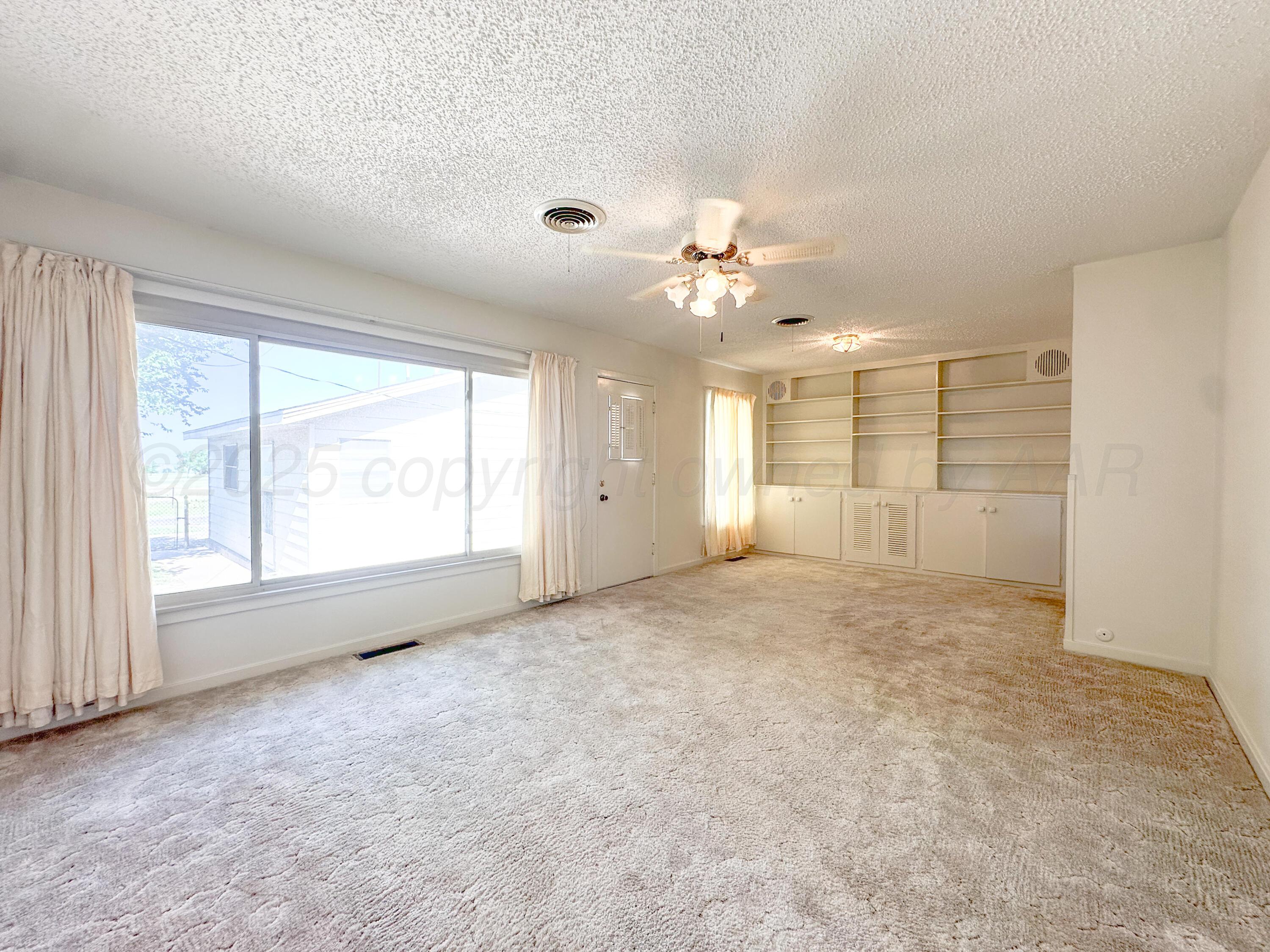 1705 Takewell Street Borger, TX 79007 - Photo 6 of 26 IMG_8649