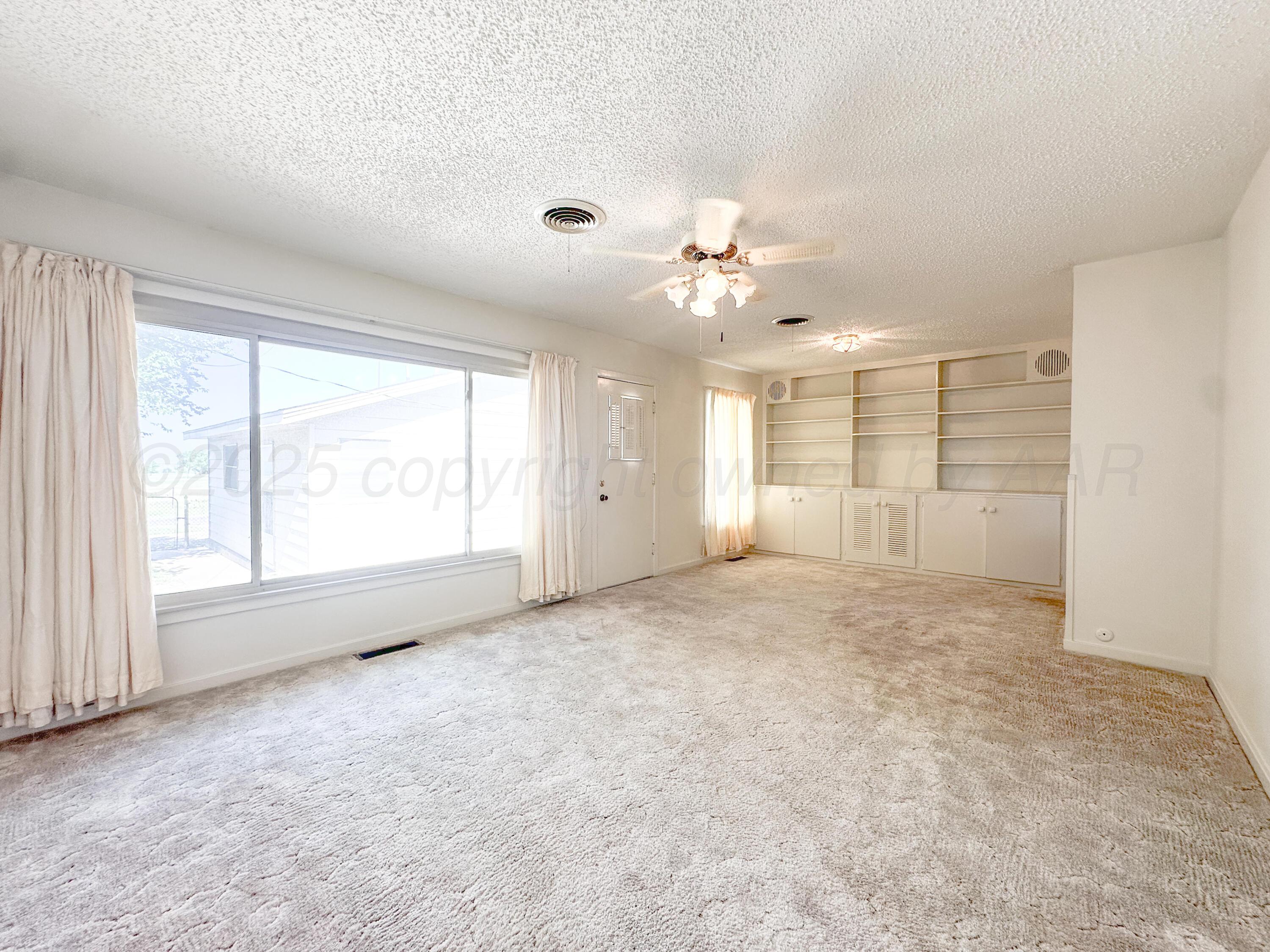 1705 Takewell Street Borger, TX 79007 - Photo 7 of 26 IMG_8649-1