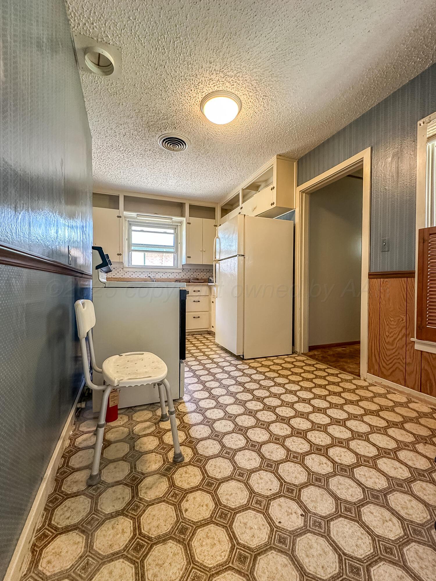 1705 Takewell Street Borger, TX 79007 - Photo 10 of 26 IMG_8648