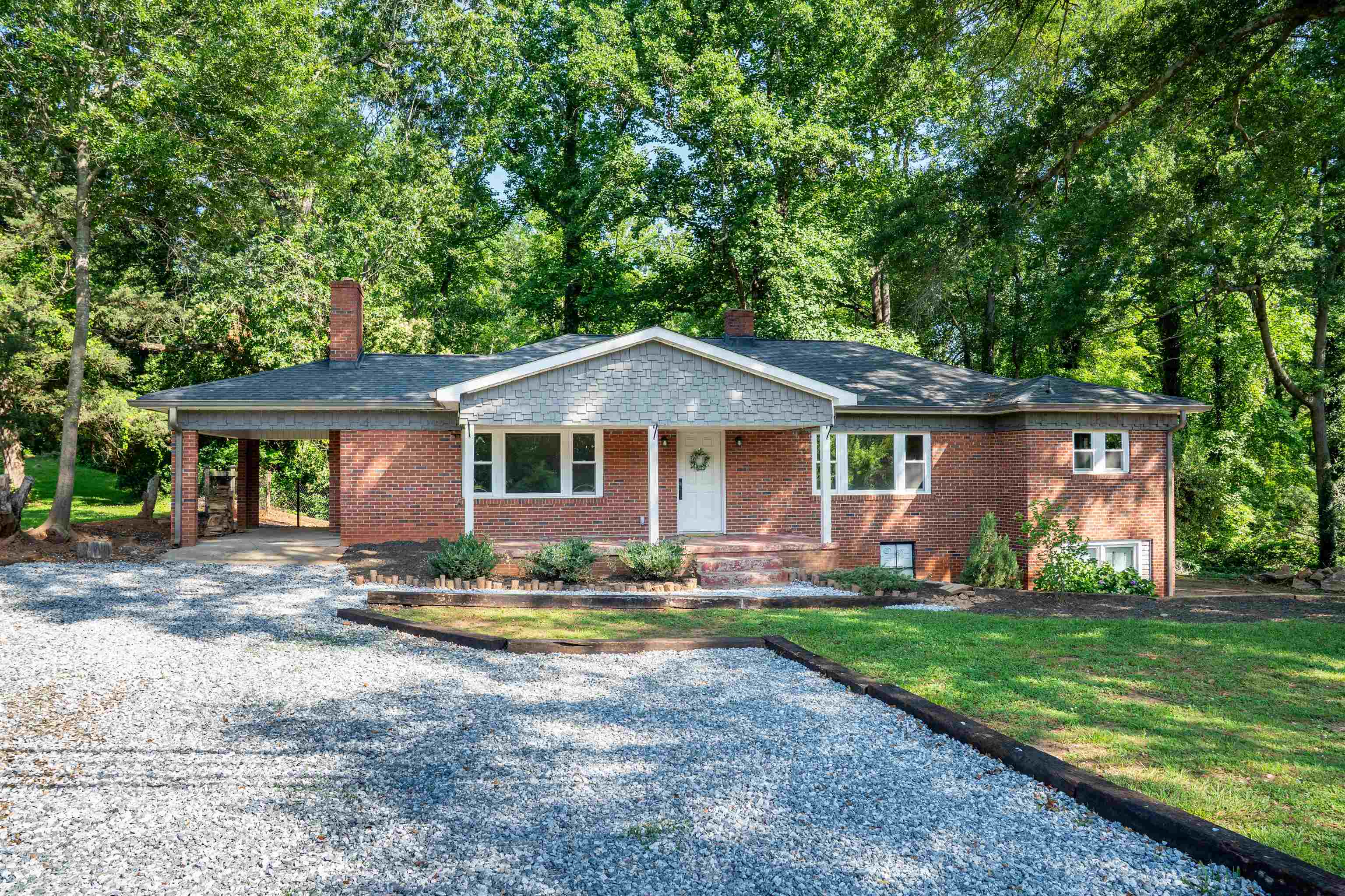 174 Spartanburg Road Duncan, SC 29334 - Photo 1 of 42 Gallery Image 1