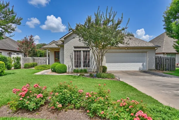 $475,000 | 2424 Dillon Street, Brenham, TX 77833