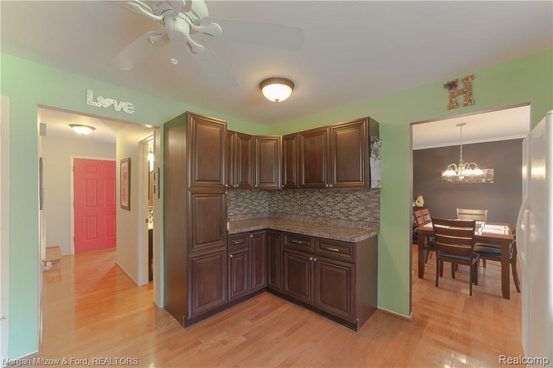 5400 Timber Ridge Trail Clarkston, MI 48346 - Photo 10 of 30 Maximal cabinet & counter space