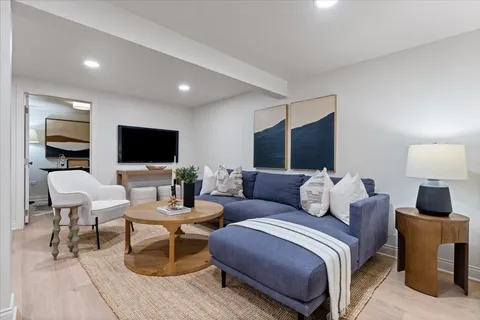 $1,199,000 | 1932 North Larrabee Street, Chicago, IL 60614
