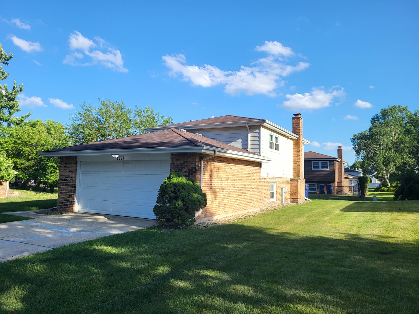 6037 Spring Lane Matteson, IL 60443 - Photo 28 of 29 a view of a yard in front of a house with a large tree
