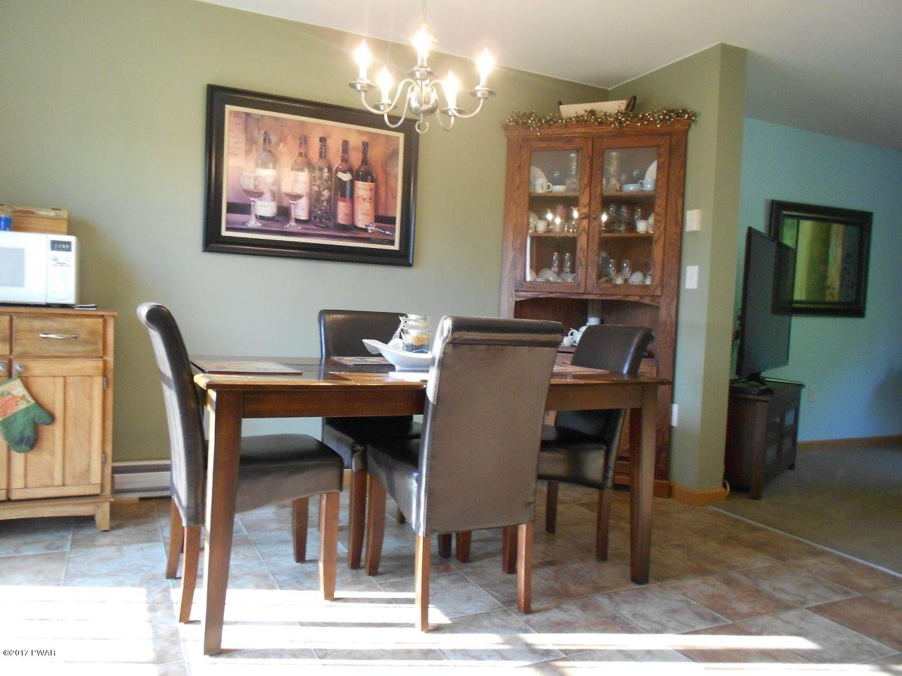 186 Sawmill Road Greentown, PA 18426 - Photo 19 of 42 11-Dining Room