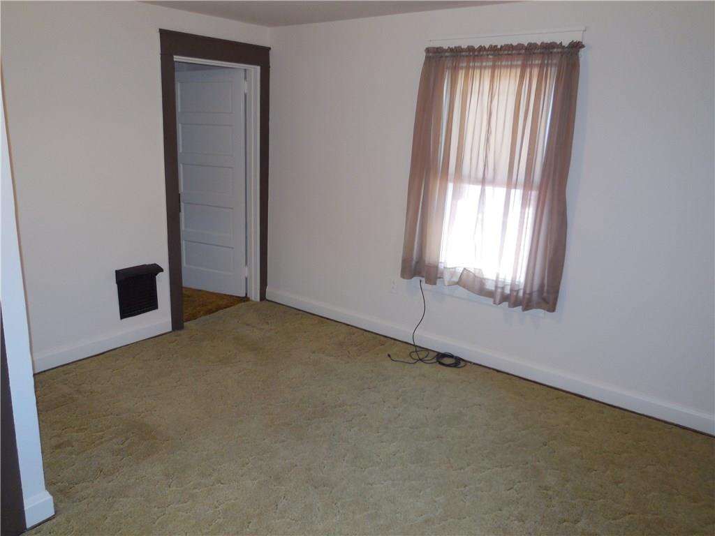 933 Indiana Avenue Monaca, PA 15061 - Photo 12 of 19 3rd bedroom is L-shaped.