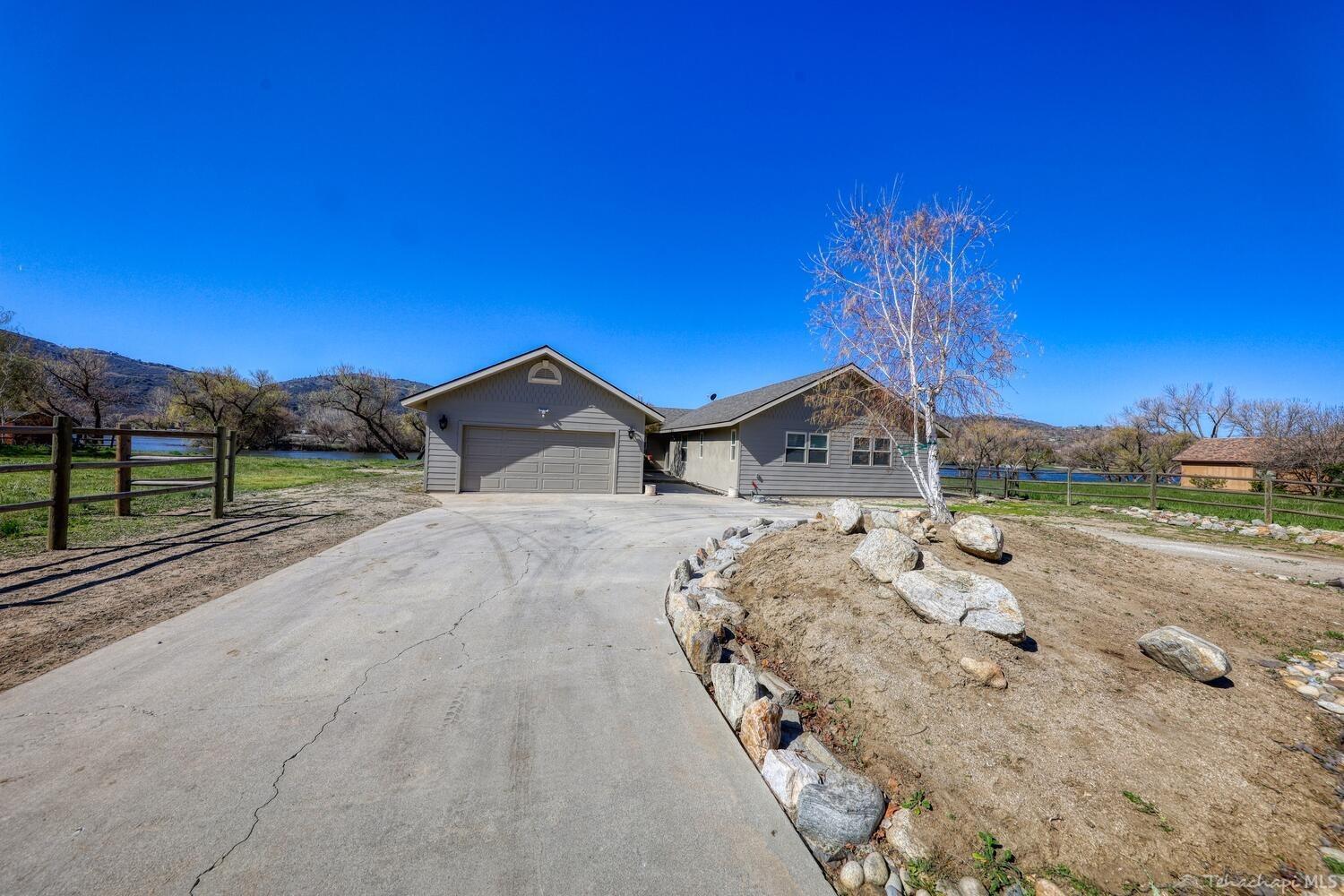 29540 Fawn Way Tehachapi, CA 93561 - Photo 3 of 42 Gallery Image 3
