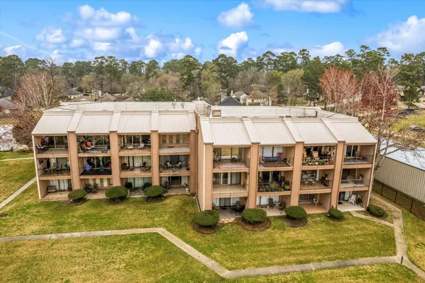 $198,000 | 15575 Marina Drive, Unit 316C, Montgomery, TX 77356