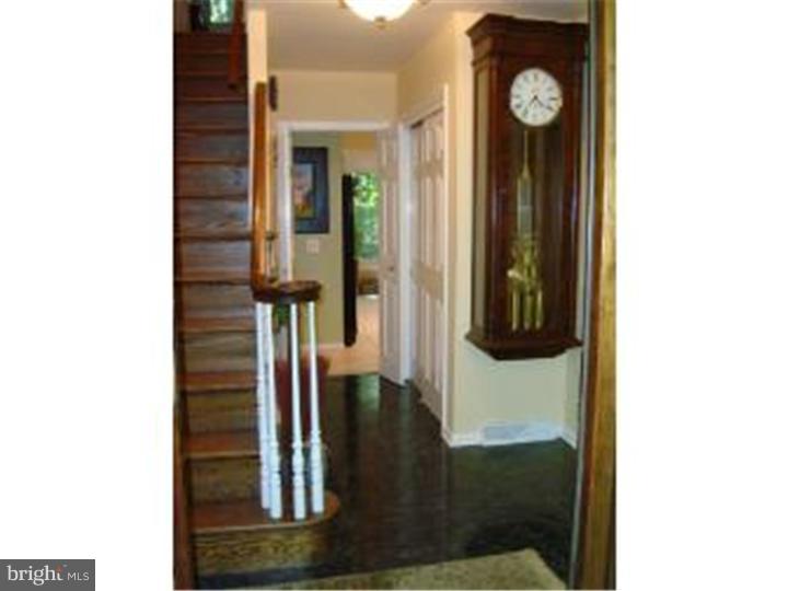 750 Weadley Road Wayne, PA 19087 - Photo 4 of 22 Foyer