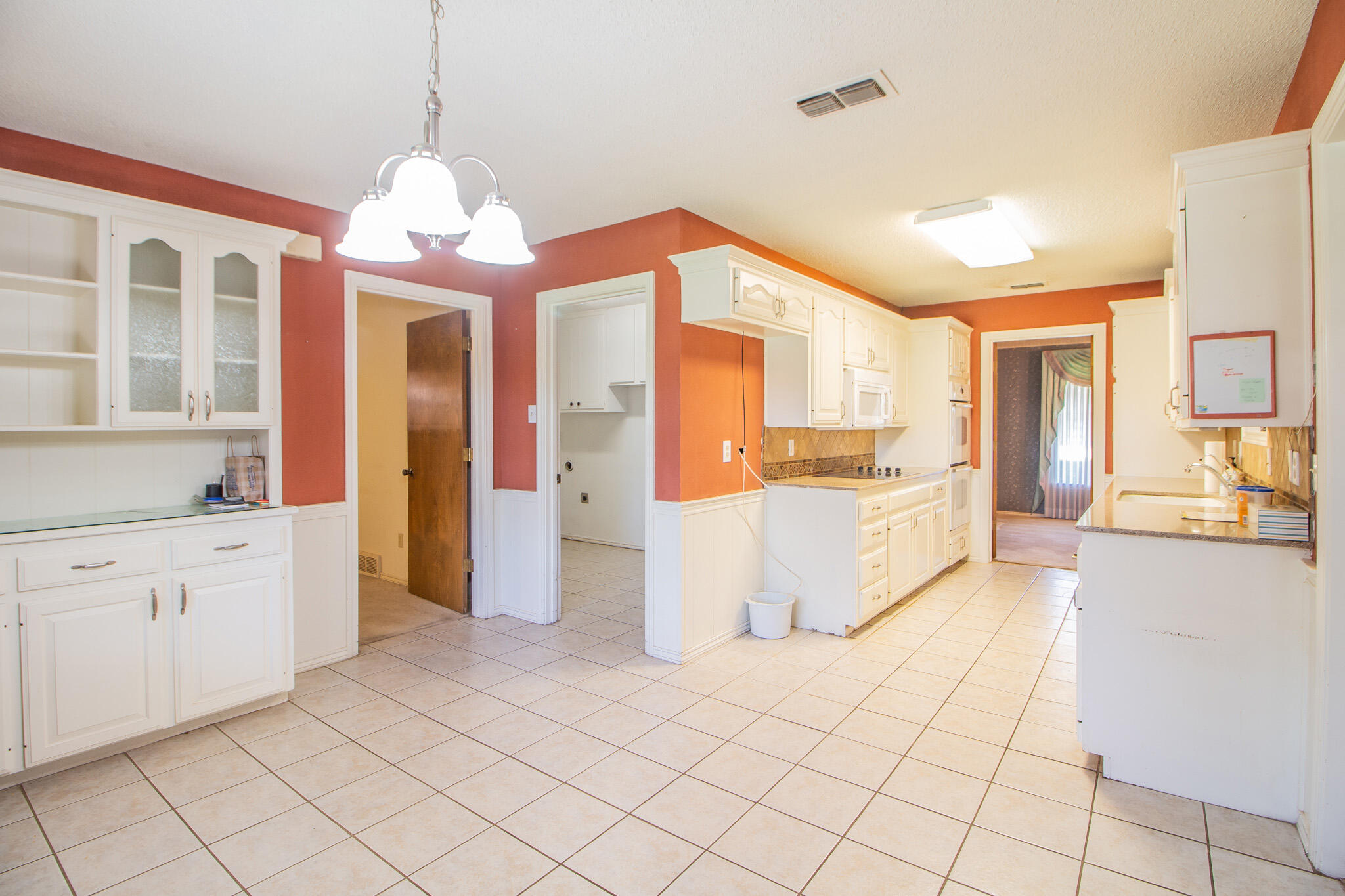 3813 57th Street Lubbock, TX 79413 - Photo 6 of 34 IMG_9372