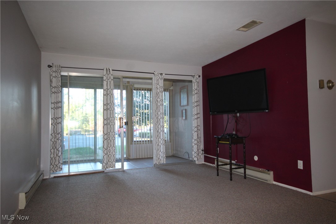 3070 Kent Road, Unit 101 Stow, OH 44224 - Photo 16 of 41 Living Room