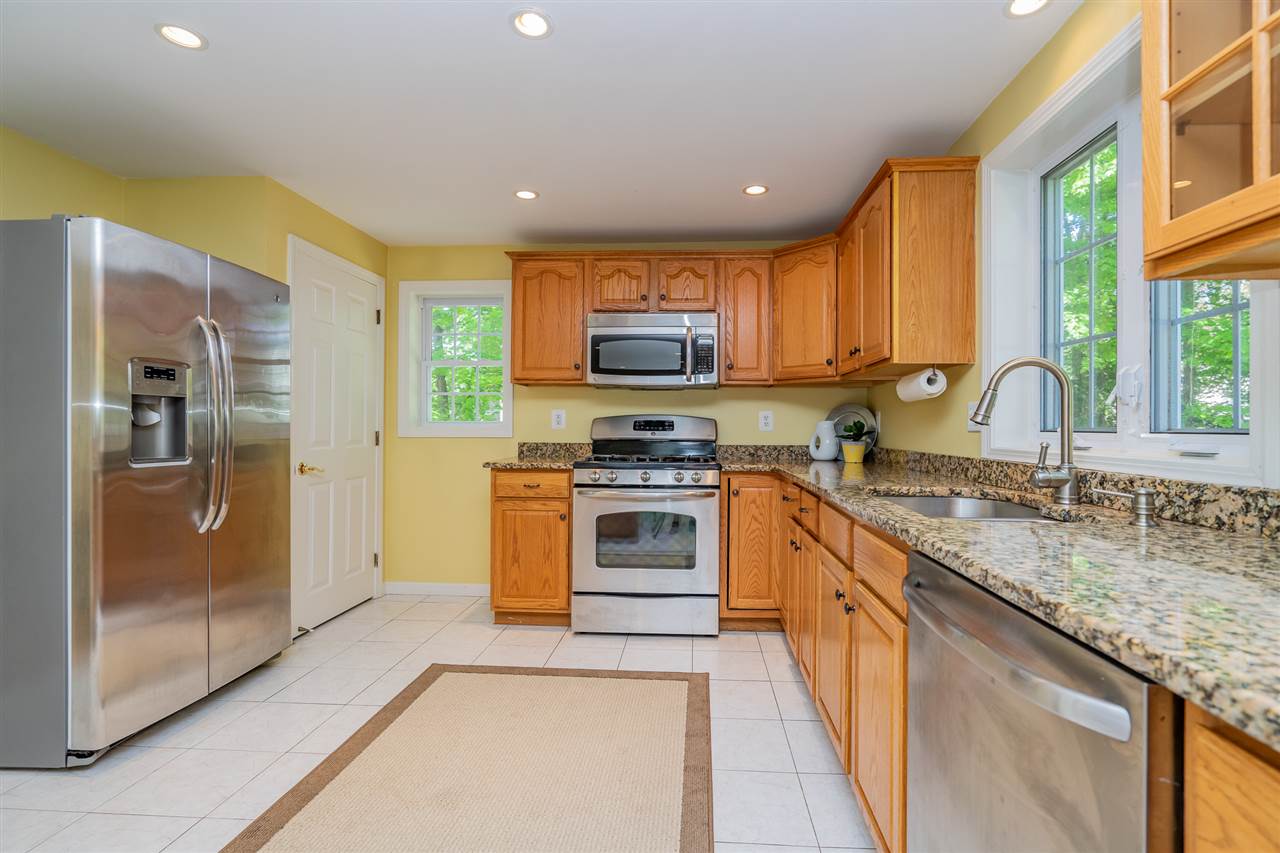 3 Sheffield Road Nashua, NH 03062 - Photo 6 of 39