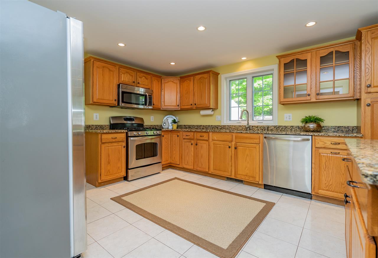 3 Sheffield Road Nashua, NH 03062 - Photo 7 of 39