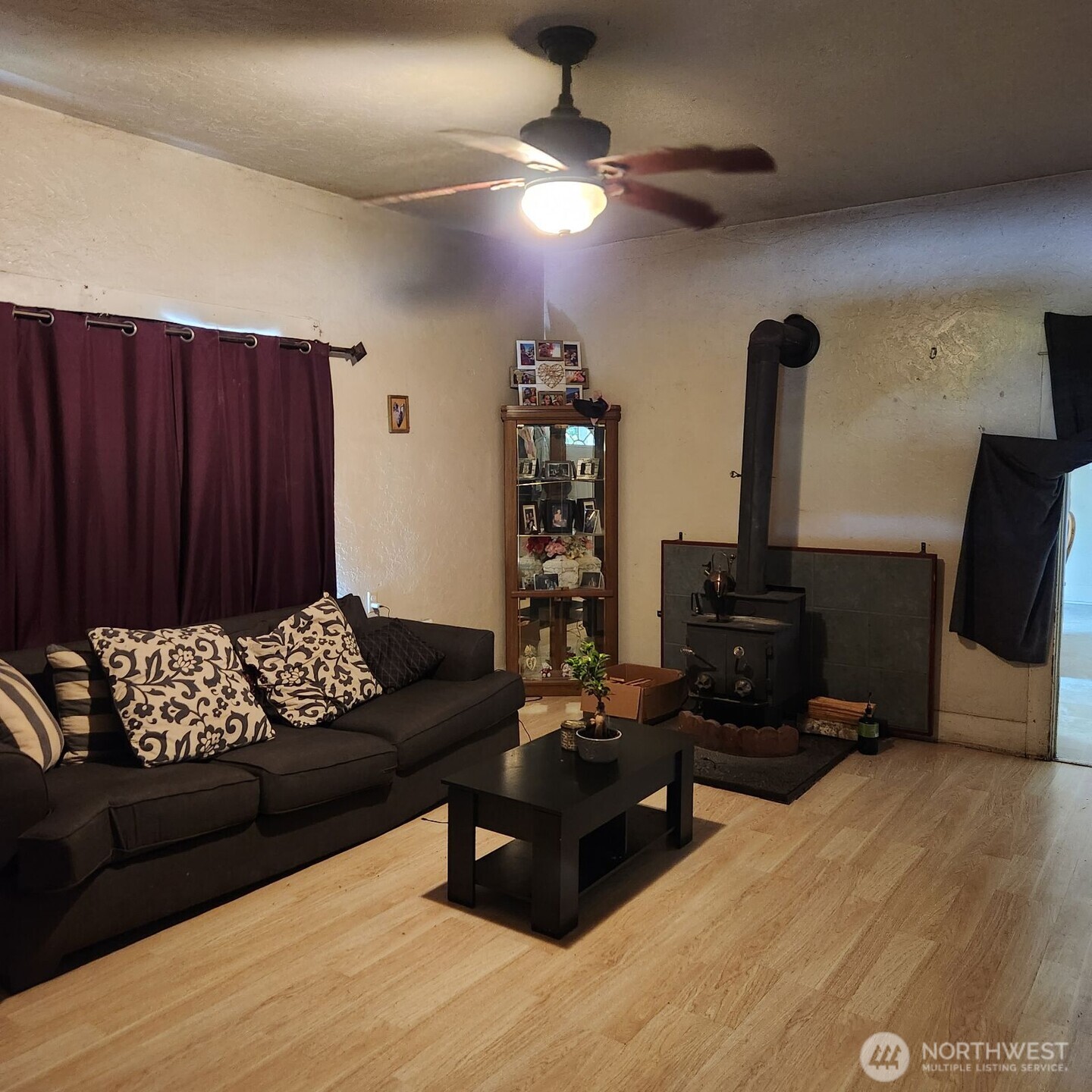 252 4th Street Morton, WA 98356 - Photo 2 of 17 a living room with furniture