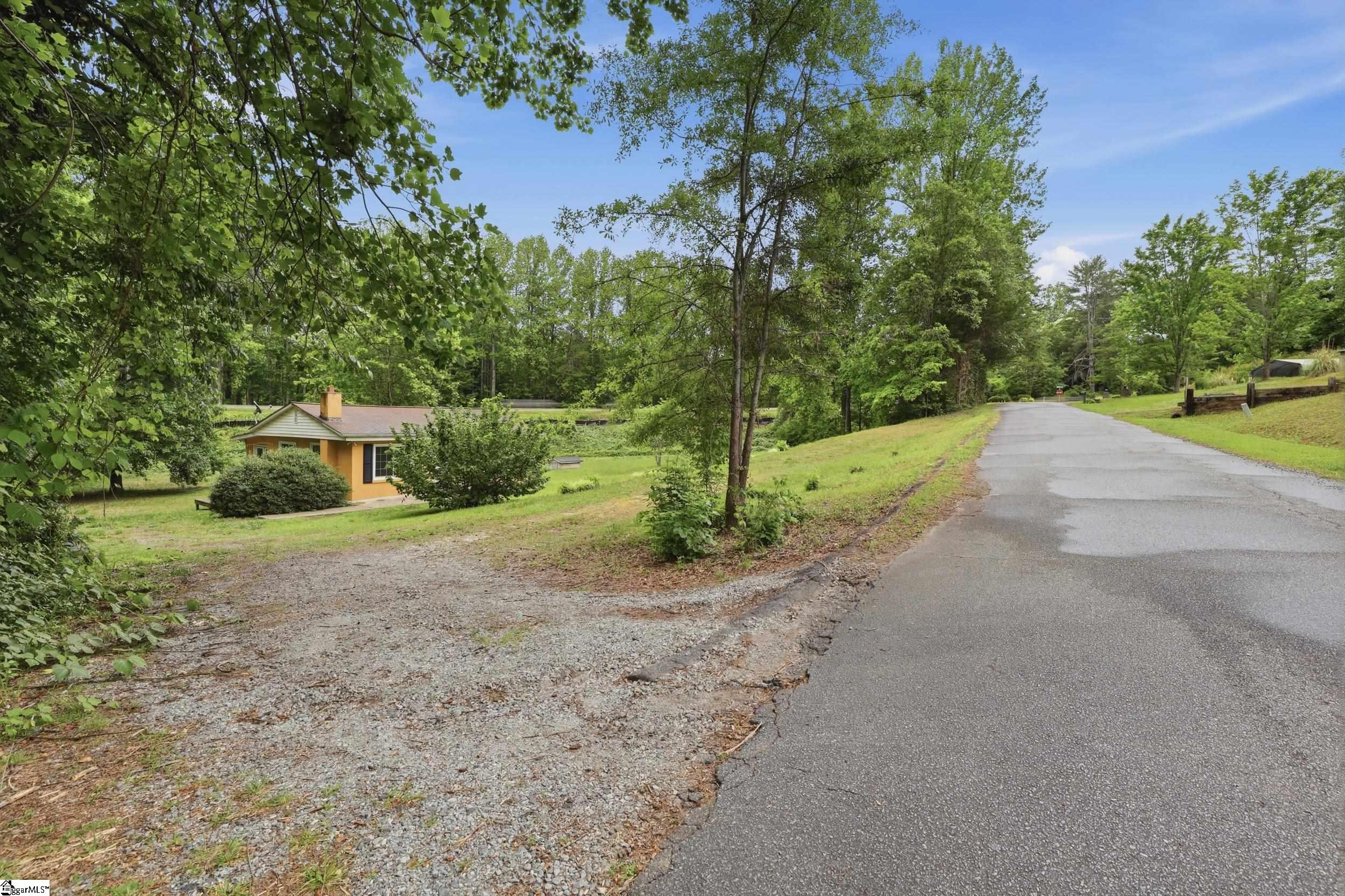 231 State Rd S-42-2985 Landrum, SC 29356 - Photo 24 of 30