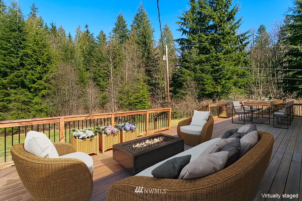 101 North Lake Roesiger Road Snohomish, WA 98290 - Photo 14 of 39 a balcony with outdoor seating