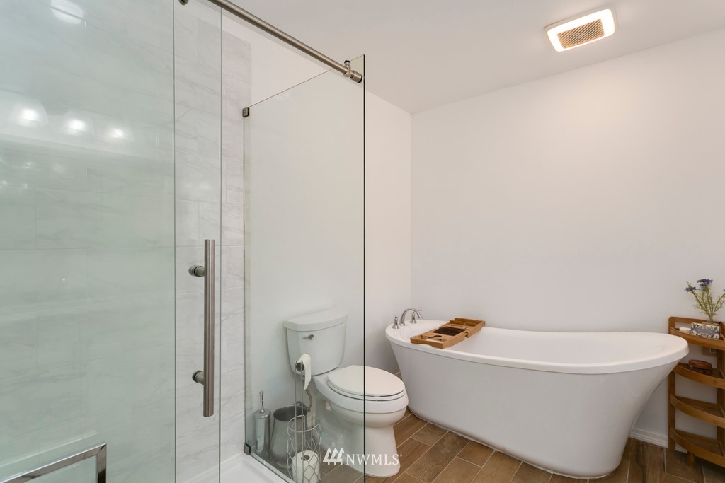 101 North Lake Roesiger Road Snohomish, WA 98290 - Photo 20 of 39 a bathroom with a white toilet and a shower