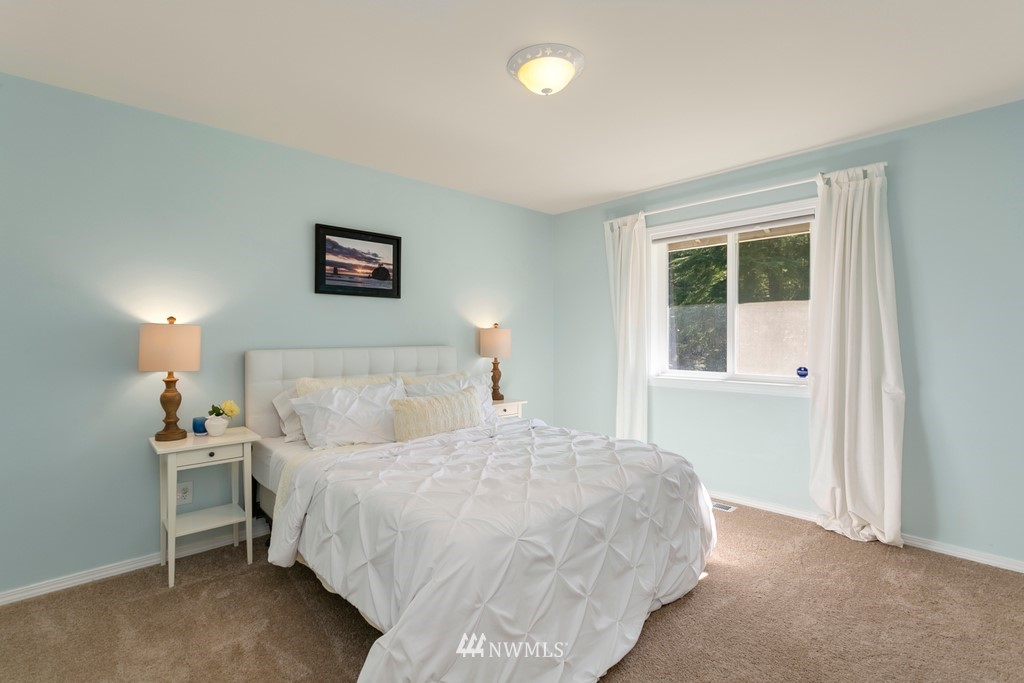 101 North Lake Roesiger Road Snohomish, WA 98290 - Photo 22 of 39 a bedroom with a bed and a window