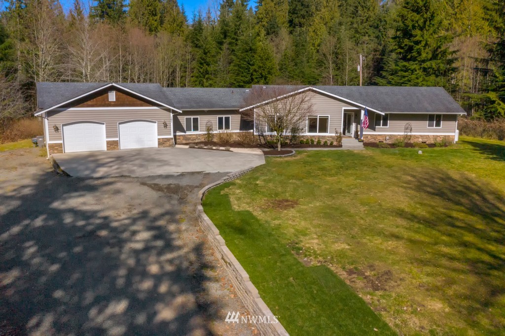 101 North Lake Roesiger Road Snohomish, WA 98290 - Photo 28 of 39 a aerial view of a house with swimming pool