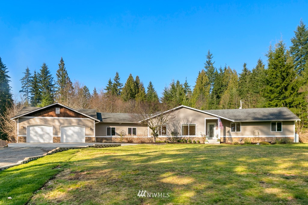 101 North Lake Roesiger Road Snohomish, WA 98290 - Photo 32 of 39 a house with swimming pool in front of it
