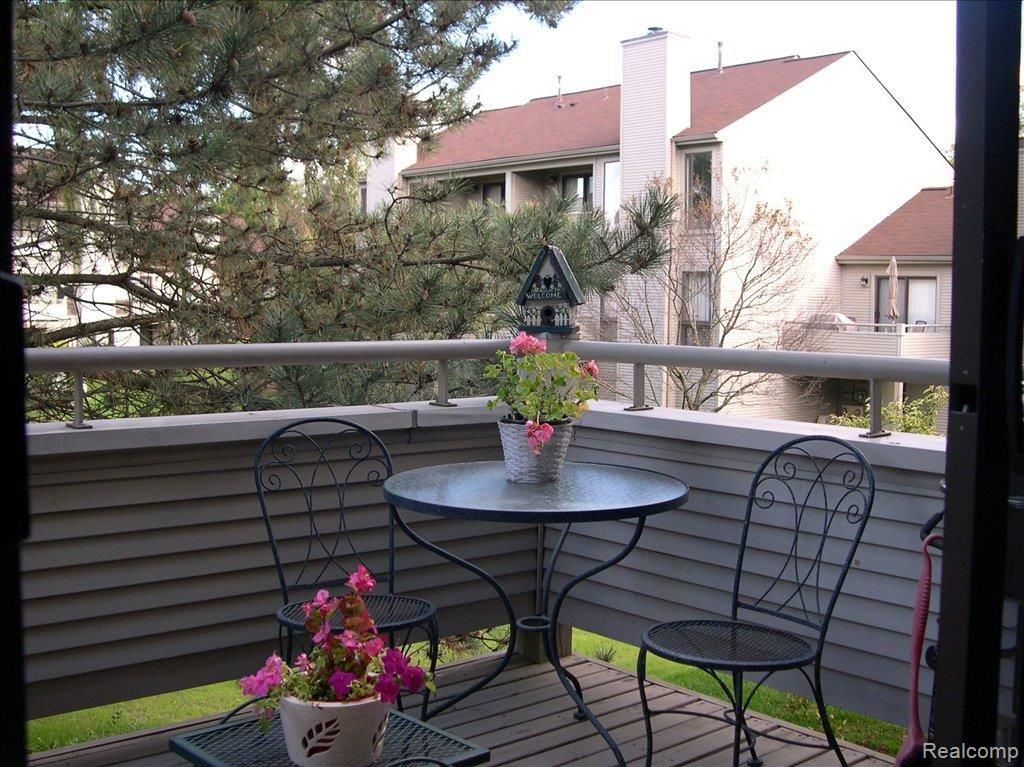 Deck_Overlooking_Commons[1]