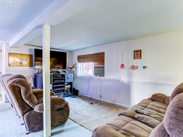 23155 Northeast Sunnycrest Road Newberg, OR 97132 - Photo 13 of 22 2nd Residence