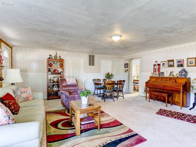 23155 Northeast Sunnycrest Road Newberg, OR 97132 - Photo 5 of 22 Gallery Image 5