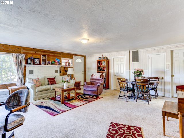 23155 Northeast Sunnycrest Road Newberg, OR 97132 - Photo 6 of 22 Gallery Image 6