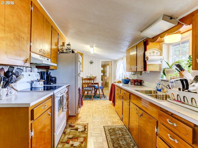 23155 Northeast Sunnycrest Road Newberg, OR 97132 - Photo 7 of 22 Gallery Image 7