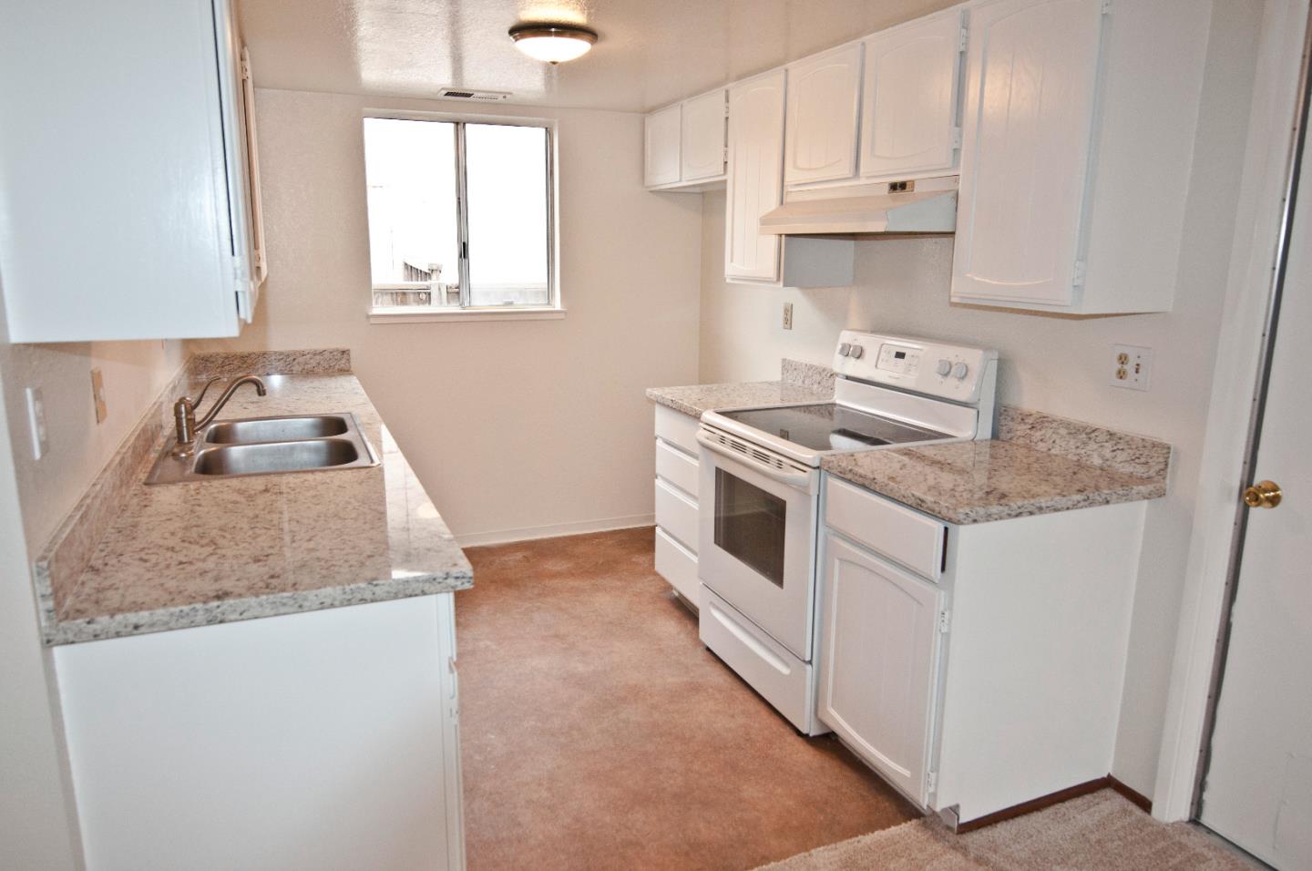 512 El Rio Street Watsonville, CA 95076 - Photo 4 of 17 Gallery Image 4