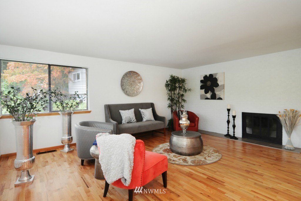 765 14th Way Southwest Edmonds, WA 98020 - Photo 3 of 20 Gallery Image 3