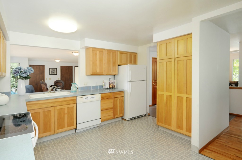 765 14th Way Southwest Edmonds, WA 98020 - Photo 7 of 20 Gallery Image 7