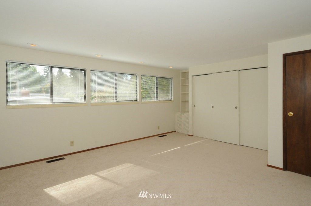 765 14th Way Southwest Edmonds, WA 98020 - Photo 9 of 20 Gallery Image 9