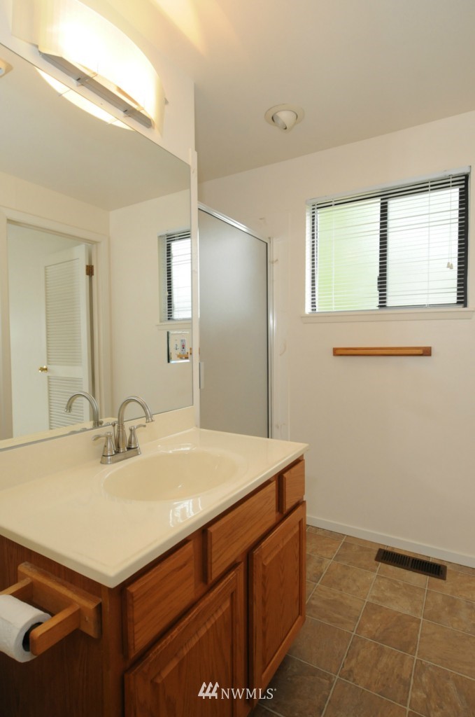 765 14th Way Southwest Edmonds, WA 98020 - Photo 10 of 20 Gallery Image 10