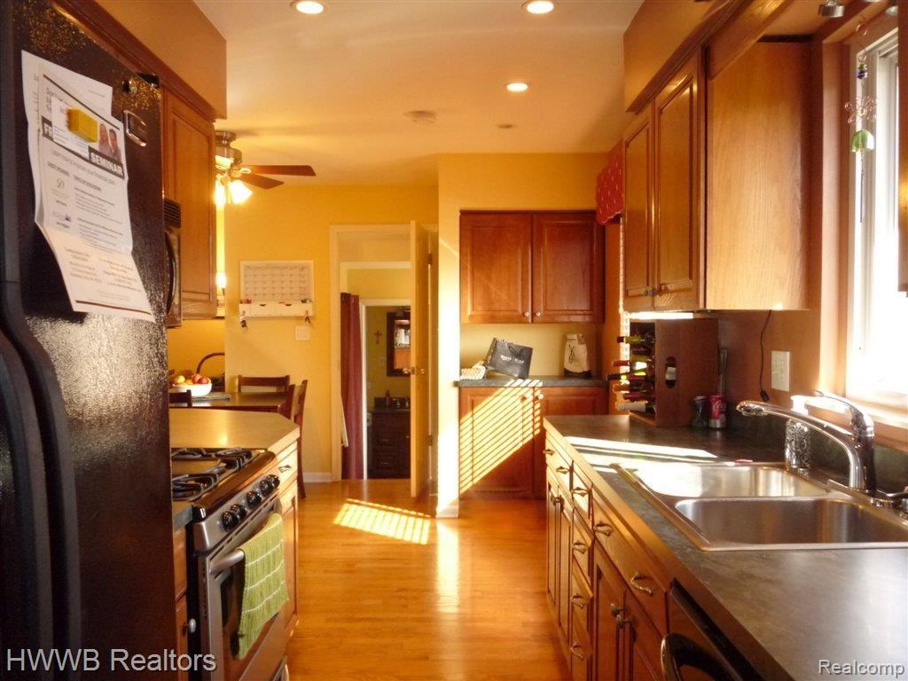 3218 Harvard Road Royal Oak, MI 48073 - Photo 4 of 21 Kitchen