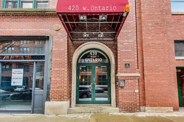 $499,999 | 420 West Ontario Street, Unit 305, Chicago, IL 60654