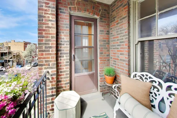 $300,000 | 742 West Wrightwood Avenue, Unit 3, Chicago, IL 60614