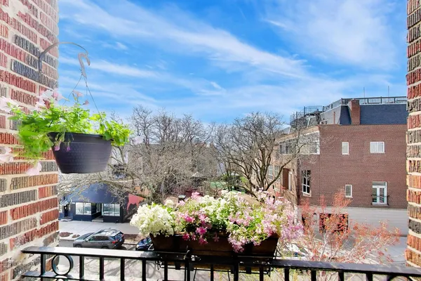 $300,000 | 742 West Wrightwood Avenue, Unit 3, Chicago, IL 60614