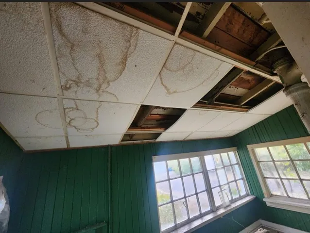 a view of a hallway with windows and closet
