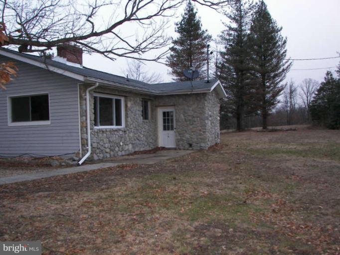 472 Sherrill Berkeley Springs Berkeley Springs, WV 25411 - Photo 3 of 18 a view of a house with a large tree