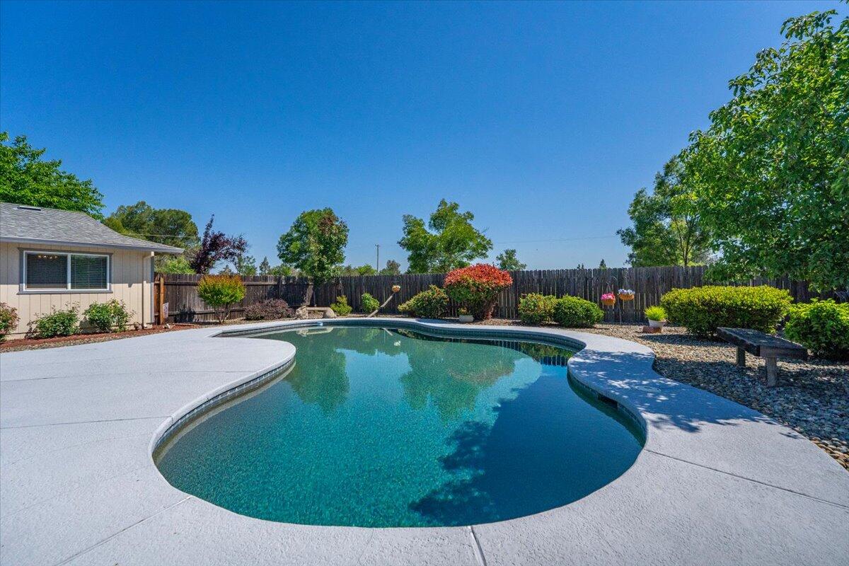 5320 Maybelle Way Anderson, CA 96007 - Photo 1 of 35 1