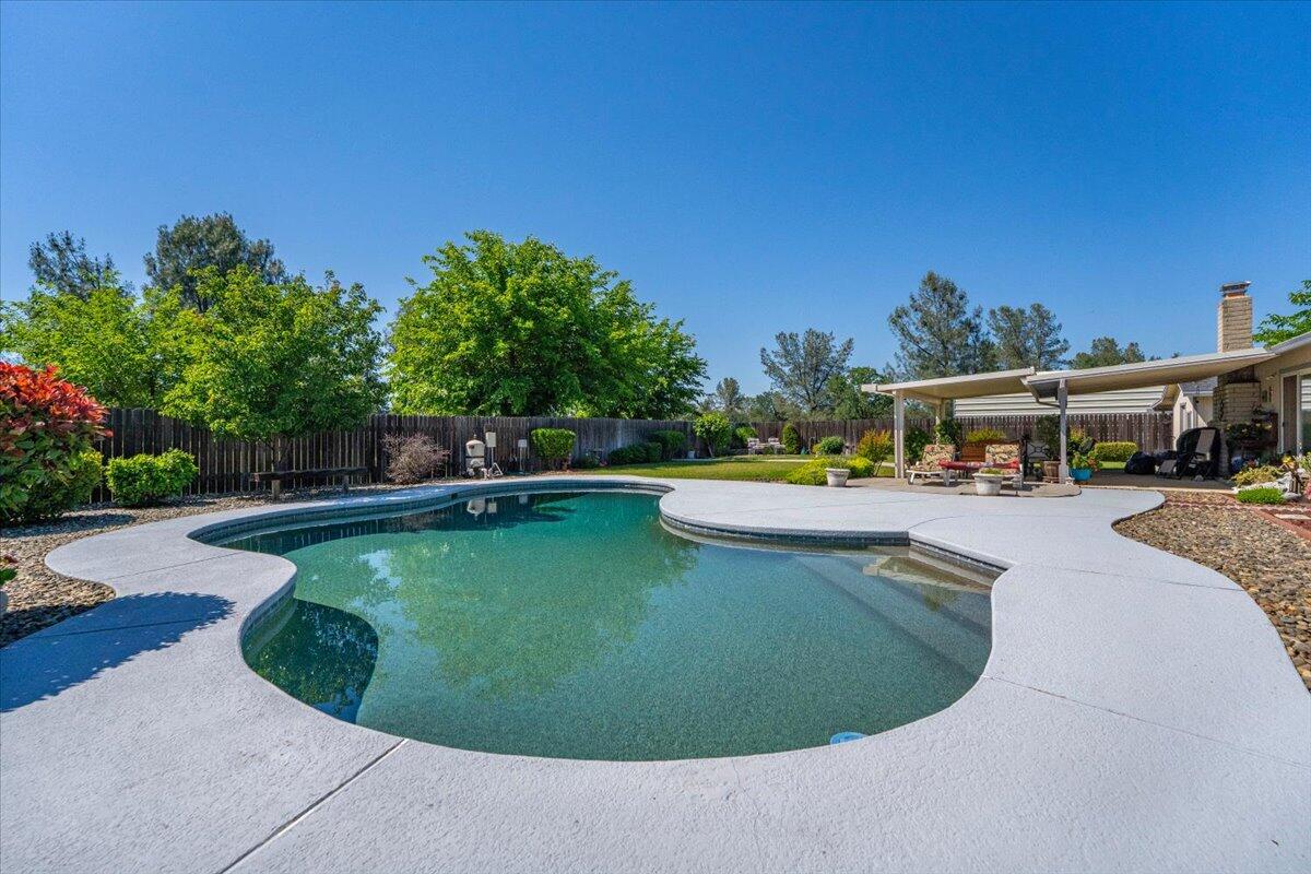 5320 Maybelle Way Anderson, CA 96007 - Photo 11 of 35 11